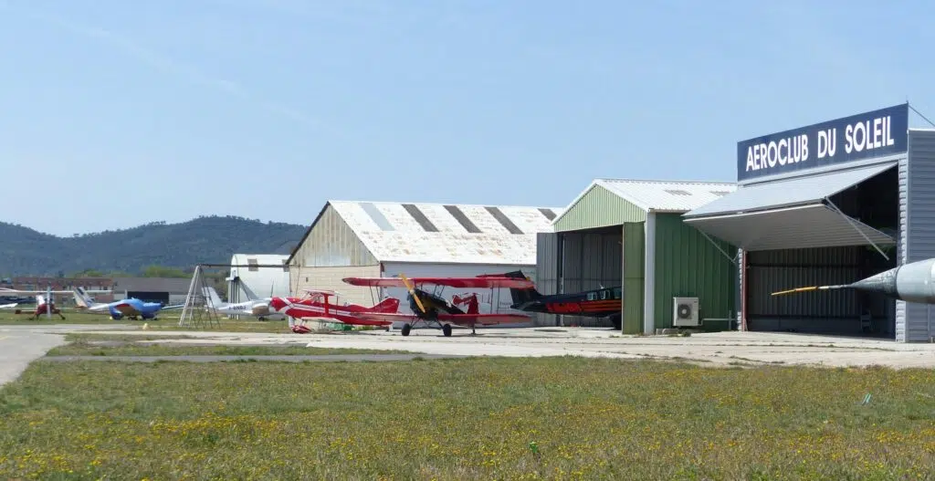 taxi aérodrome cuers aéroport